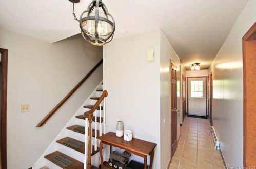 11 Old Dodgingtown Rd, Bethel, CT 06801-3213