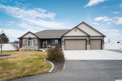 7005 Christina Ct, Pasco, WA 99301-1556