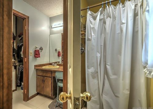 22 Harvest Ln, Milford CT  06461-1705 exterior