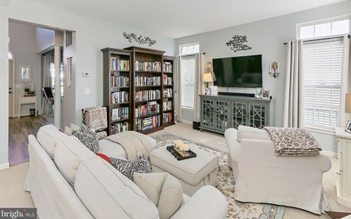 6012 Abernethy Ln, Gainesville VA 20155-4505 exterior