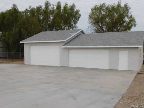 5481 Van Mouwerick Dr, Bullhead City, AZ 86426-6647
