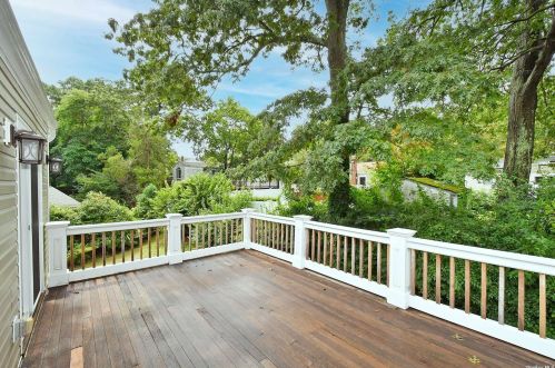 9 Leghorn Ct, Huntington Station NY  11746-2820 exterior