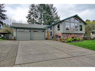22384 Sharon Dr, Happy Valley, OR 97089-9210