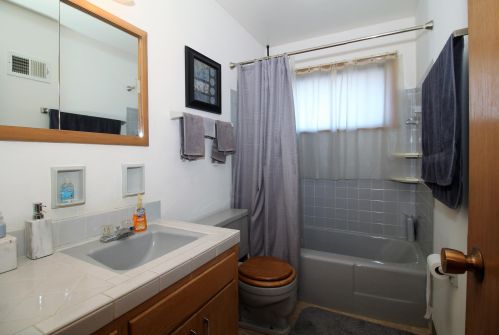 7200 Lakefield Dr, Milwaukee WI  53219-4024 exterior