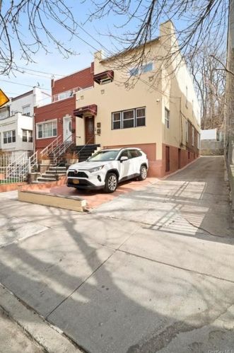 2206 Cedar Ave, Bronx, NY 10468-5584