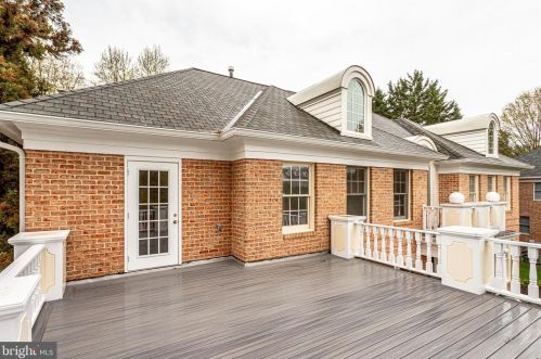 10108 Nedra Dr, Great Falls VA  22066-2835 exterior