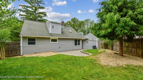 95 Roosevelt Cir, Tinton Falls NJ  07701-5824 exterior