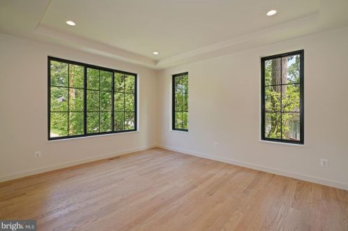 7703 Fisher Dr, Falls Church, VA 22043-1224