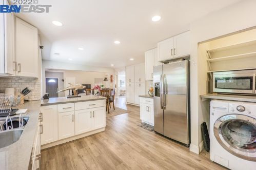 24494 Leona Dr, Hayward CA  94542-1010 exterior