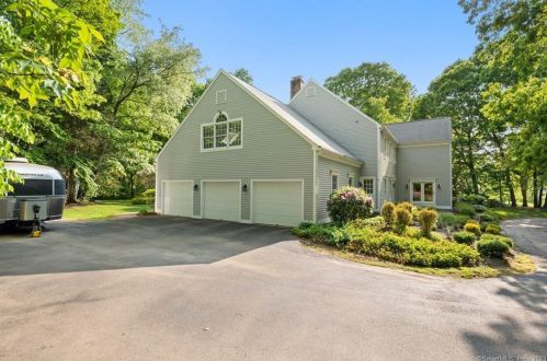 27 Jeremy Dr, East Lyme, CT 06333-1545