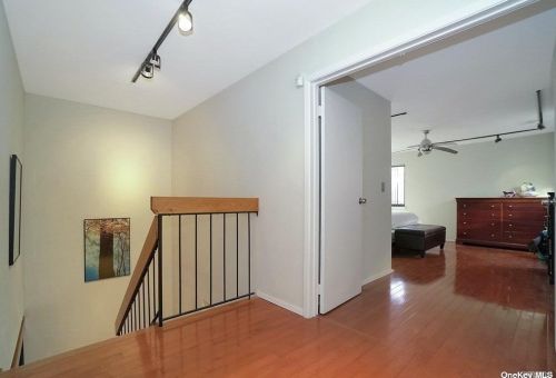 8 Wimbledon Ct, Muttontown NY  11753-2821 exterior