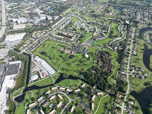 83 Glades Blvd, Naples FL  34112-1033 exterior