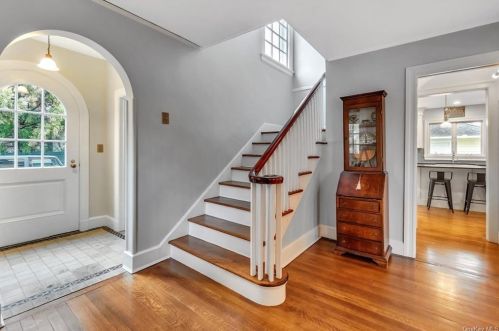 514 Pelham Manor Rd, New Rochelle, NY 10803-2526
