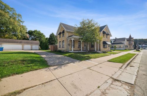 314 Kettle Moraine Dr, Slinger, WI 53086-9507