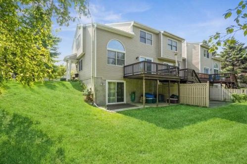 24 Deer Xing Dr, Fishkill NY  12524-1362 exterior