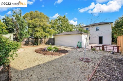 1390 Maple St, West Pittsburg CA  94565-2761 exterior