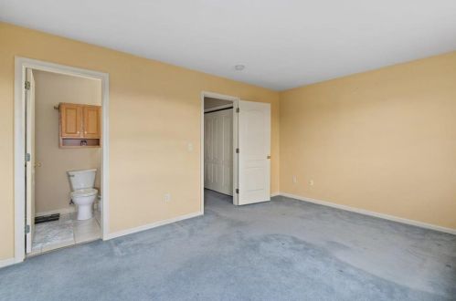 4 Saratoga Ct, Easton PA  18040-1046 exterior