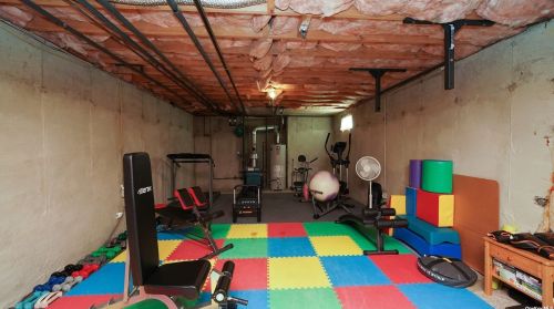 8 Daremy Ct, Lake Grove NY  11755-3226 exterior