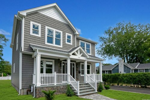 176 Texas St, North Lindenhurst, NY 11757-5335