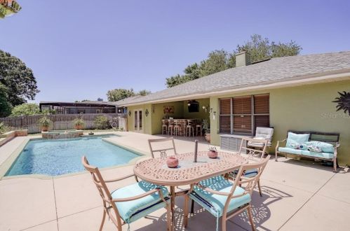 249 Santa Rosa Dr, Winter Haven, FL 33884-3803