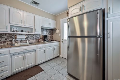 101 Cedar St, Hicksville NY  11801-3242 exterior