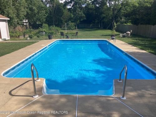 5 Poppy Ct, Bricktown, NJ 08723-6876