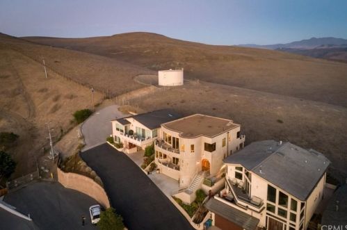 2680 Nutmeg Ave, Morro Bay, CA 93442-1738