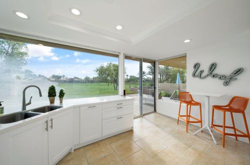 8 Oak Tree Dr, Rancho Mirage CA  92270-1612 exterior