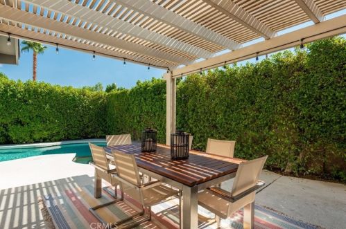 3670 Mesquite Ave, Palm Springs CA  92264-3400 exterior