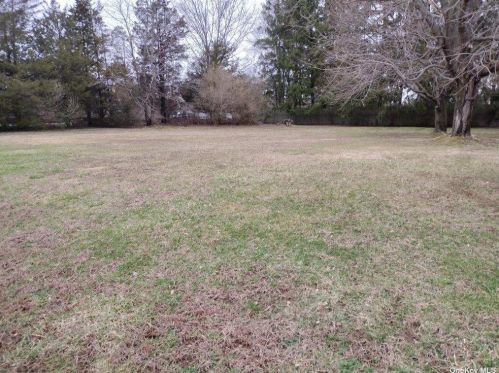 44 Oleeta Rd, Mount Sinai NY  11766-2505 exterior