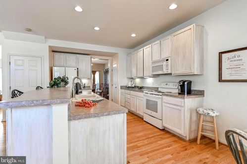 34 Stocks St, Lovettsville VA  20180-8640 exterior