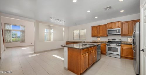 6717 Goldfinch Dr, Gilbert, AZ 85298-9186