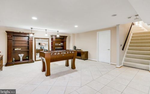 10108 Nedra Dr, Great Falls VA  22066-2835 exterior