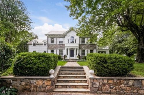 369 Pine St, Middletown, CT 06457-4143