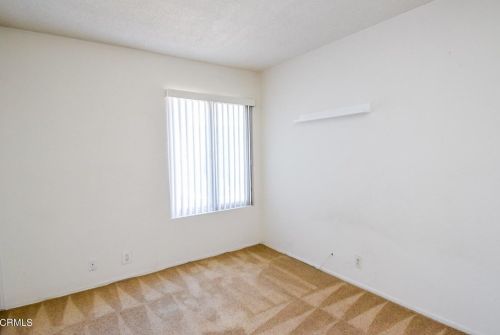 655 Holly Ave, Oxnard CA 93036-1932 exterior