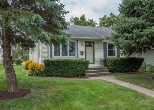 2555 Cody St, Panarama Park IA  52722-4425 exterior