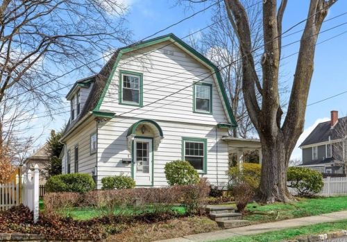 1 View St, Pleasantville, NY 10570-2823