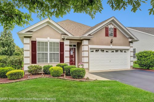 8 Banstead Way, Jackson Twp, NJ 08527-4495