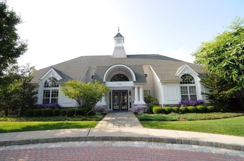 122 Northview Ct, Peekskill NY  10566-4439 exterior