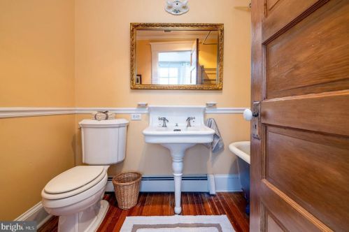 102 High St, Edinburg VA  22824-3084 exterior