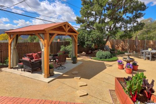 2700 El Caminito, Glendale CA 91214-2934 exterior