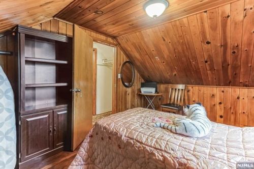 7 2nd Ave, West Milford NJ  07480-3317 exterior