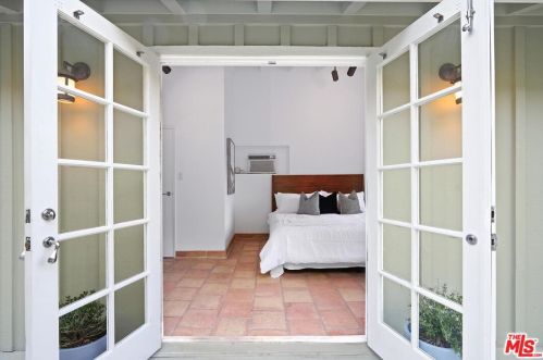 3531 Coldwater Canyon Ave, North Hollywood CA  91604-4060 exterior
