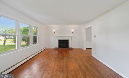 1982 Mitten St, Dover, DE 19901-6238