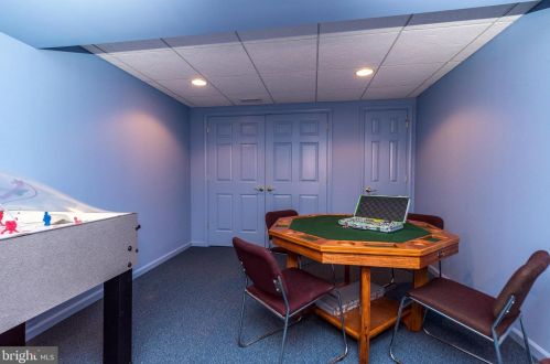 732 Castlewood Dr, Dresher PA 19025-2015 exterior