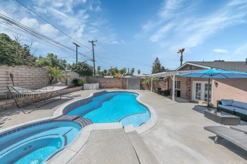 611 North Pl, Redlands CA  92373-5807 exterior