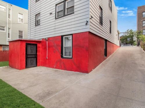 739 228th St, Bronx, NY 10466-4211