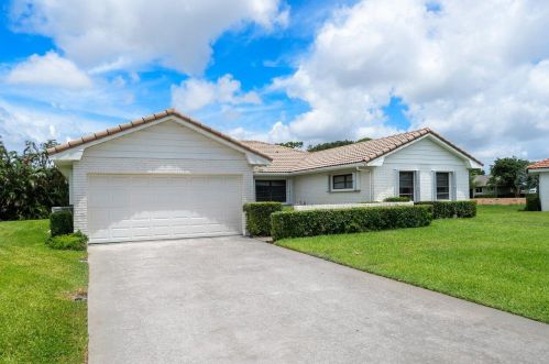 10571 Greentrail Dr, Boynton Beach, FL 33436-4411