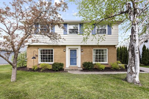 8036 Santa Monica Blvd, Milwaukee, WI 53217-2968