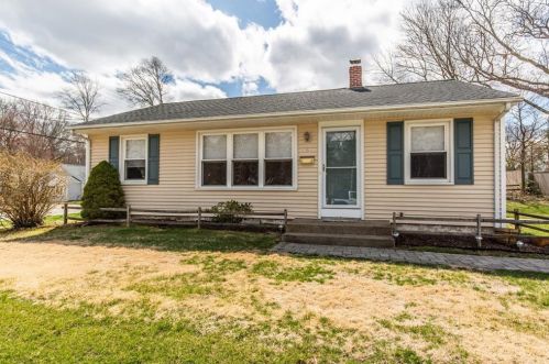 6 Elna St, North Kingstown, RI 02852-4712